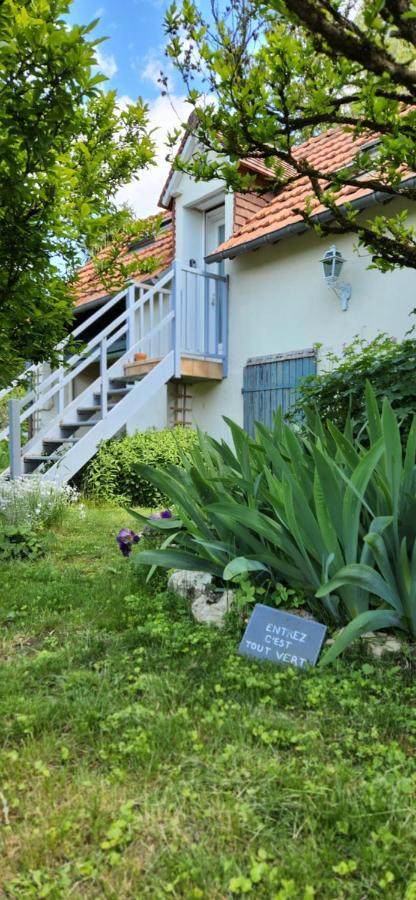 Le Petit Lavoir - Joli Studio A Mayet Bagian luar foto